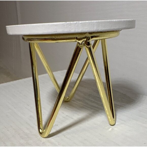 Doll Furniture Mini Round White Dollhouse Table With Gold Legs 3" - Picture 5 of 8